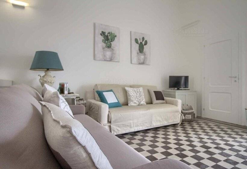 Deluxe Tangerine Court