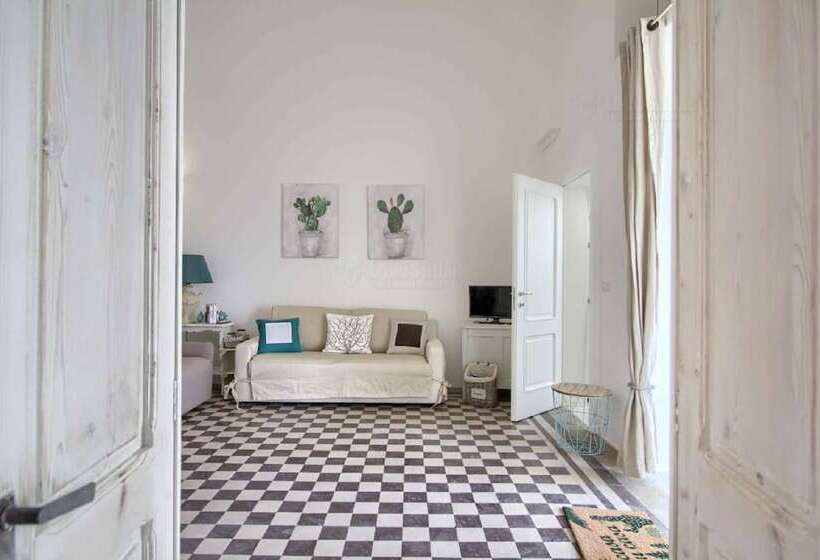 Deluxe Tangerine Court