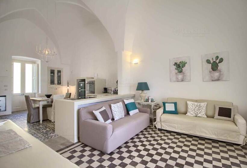 Deluxe Tangerine Court