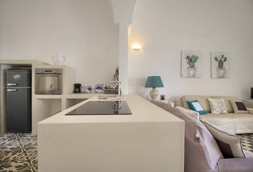 Deluxe Tangerine Court