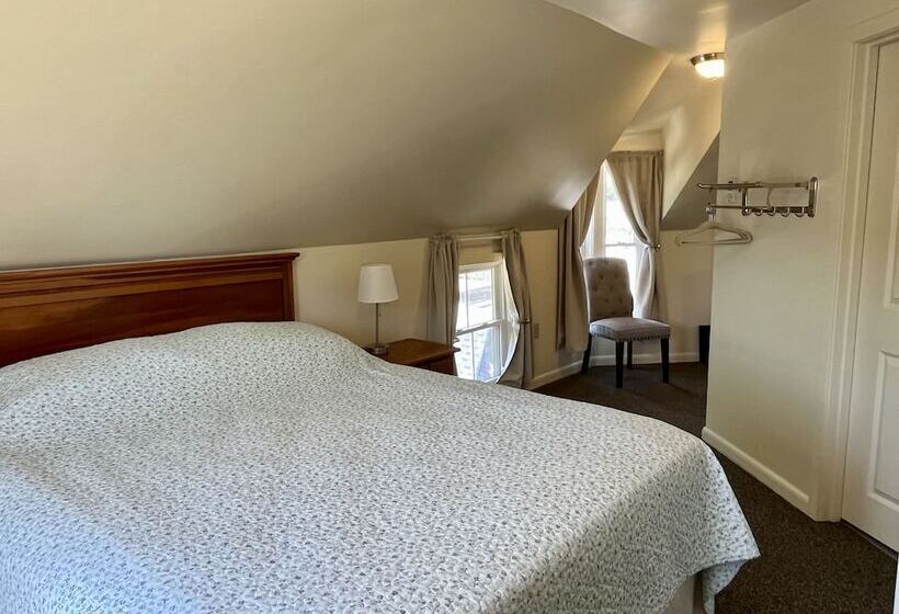 فندق فئة نجمة واحدة The Attleboro House