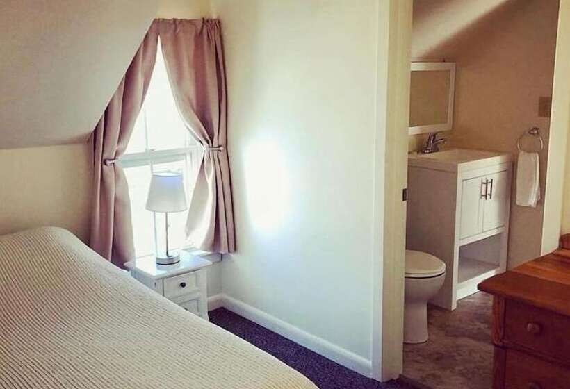 فندق فئة نجمة واحدة The Attleboro House