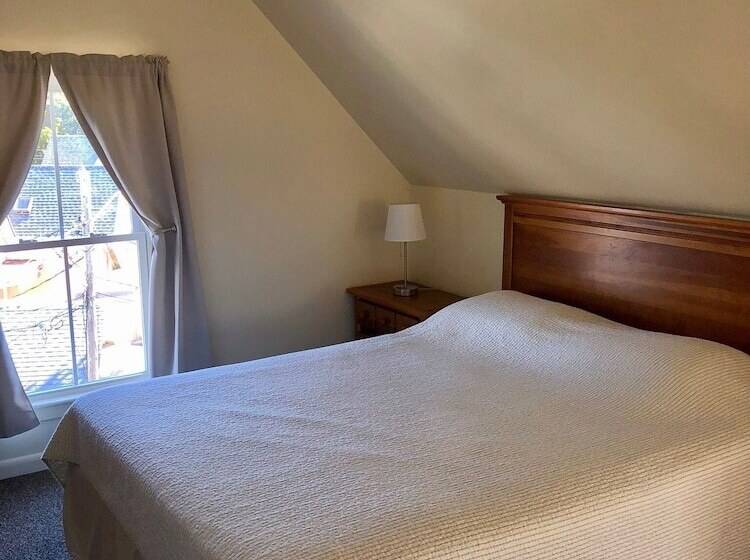 فندق فئة نجمة واحدة The Attleboro House