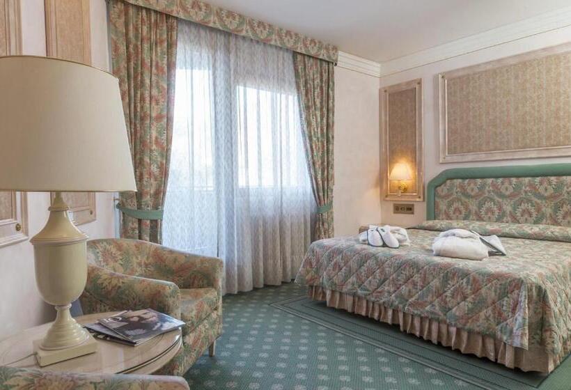 فندق Comano Cattoni Holiday