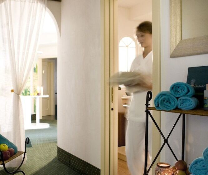 فندق Comano Cattoni Holiday