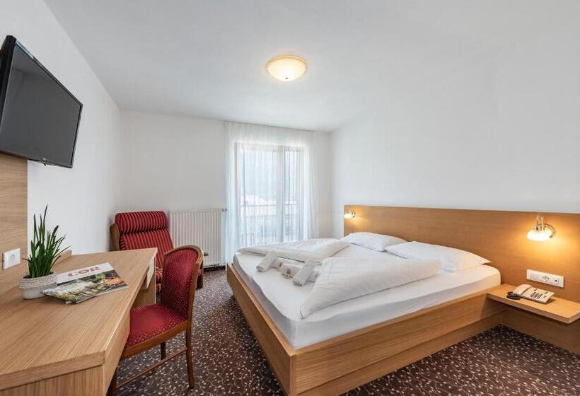 בית מלון כפרי Langhof