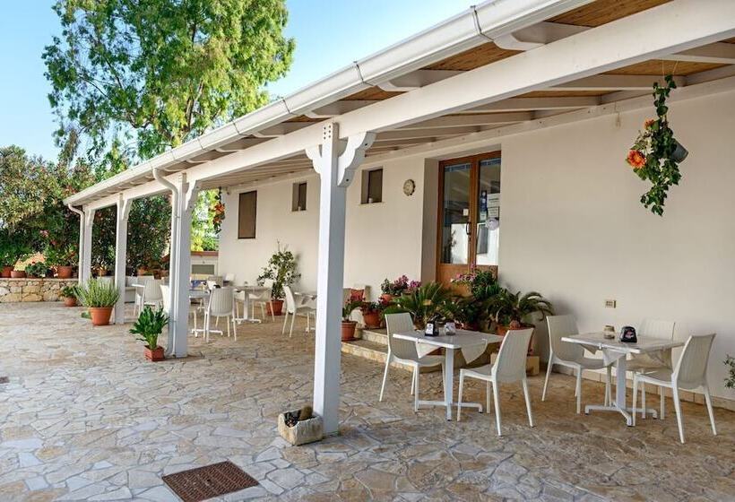 هتل روستایی Agriturismo Masseria Terra D Otranto