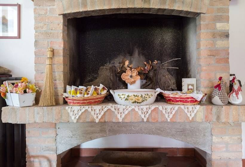 فندق ريفى Casolare La Quercia