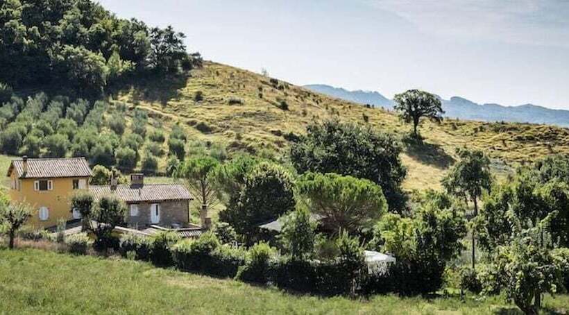 هتل روستایی Oasi Battifoglia