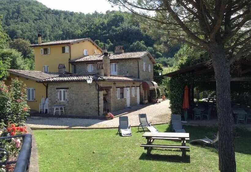 هتل روستایی Oasi Battifoglia