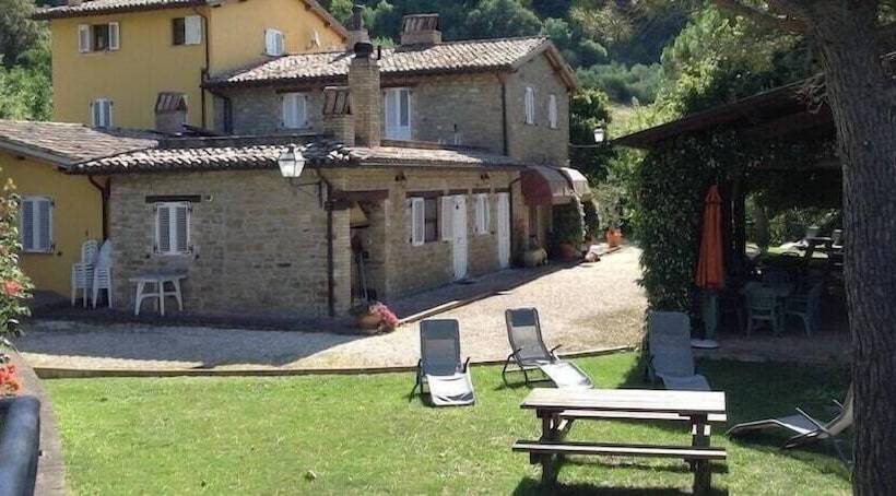 هتل روستایی Oasi Battifoglia