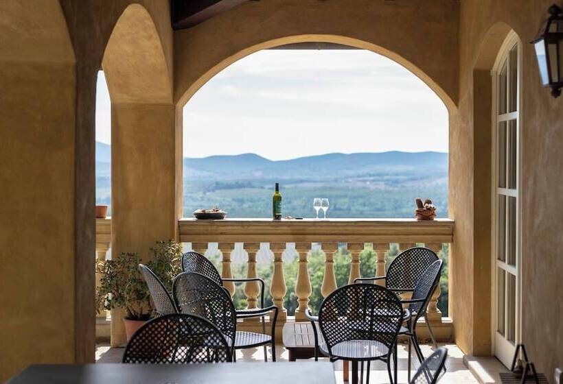 فندق ريفى Tenuta Il Sassone   Wine & Food