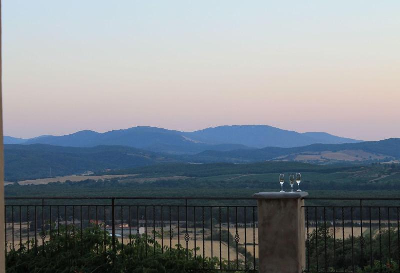 فندق ريفى Tenuta Il Sassone   Wine & Food