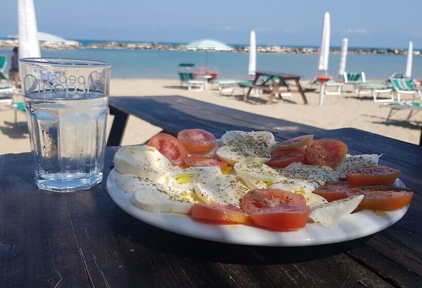 Отель Villaggio Camping Costa Verde