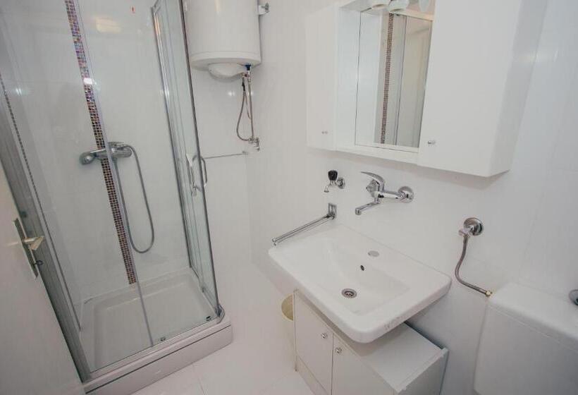 פנסיון Apartments And Rooms Ille