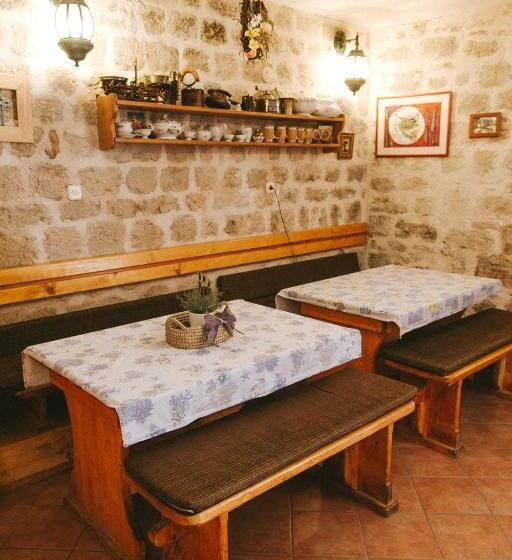 פנסיון Apartments And Rooms Ille