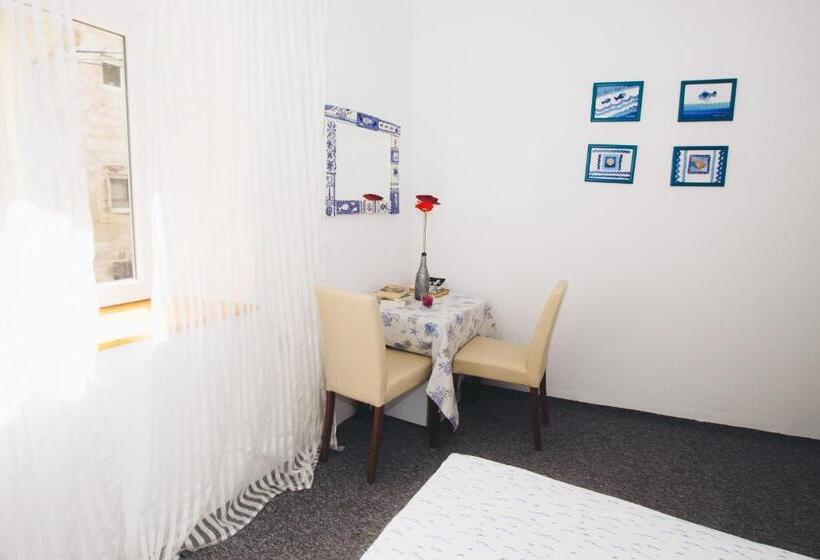 פנסיון Apartments And Rooms Ille