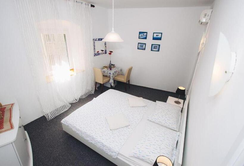 פנסיון Apartments And Rooms Ille