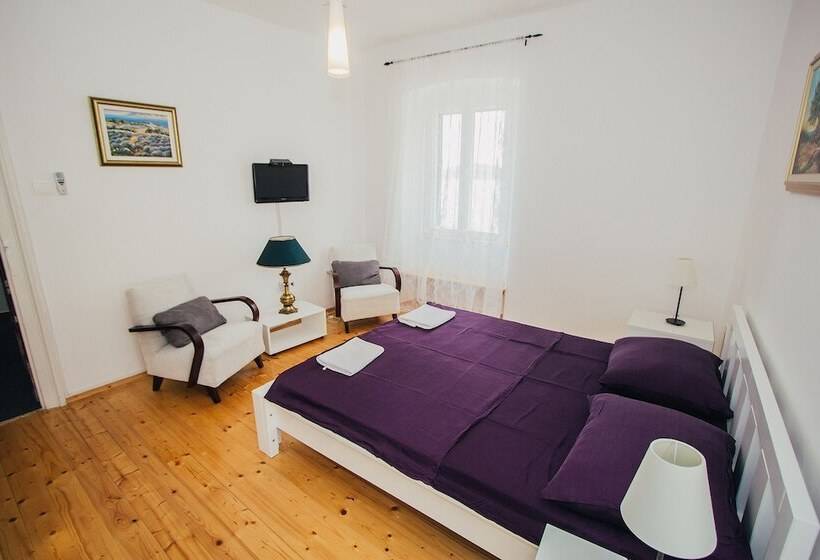 بنسيون Apartments And Rooms Ille