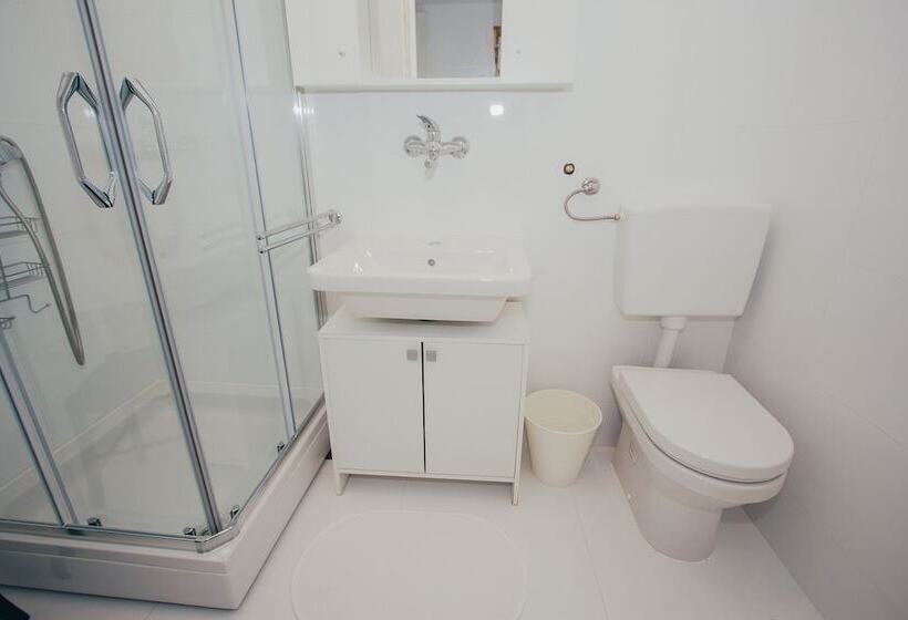 بنسيون Apartments And Rooms Ille