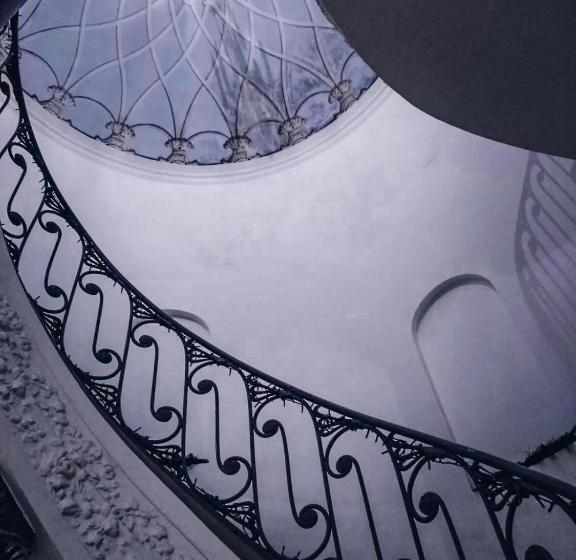 פנסיון Caluga House