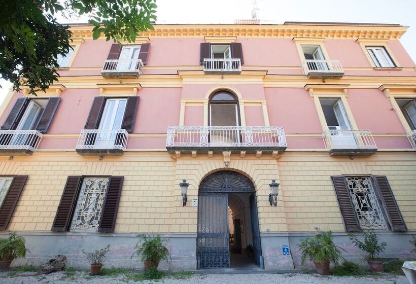 פנסיון Caluga House