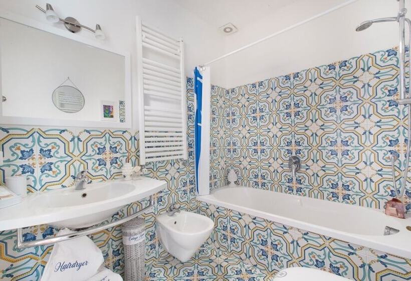 פנסיון Caluga House