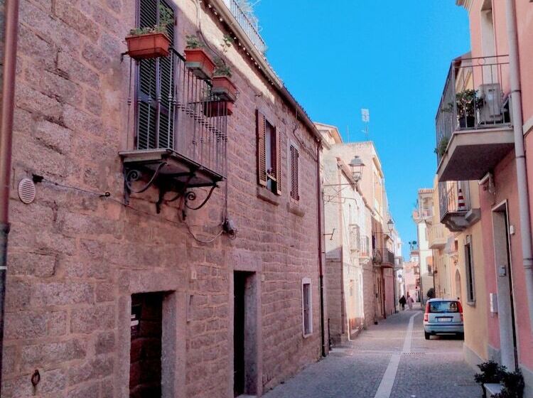 بنسيون La Promenade Rooms & Suites