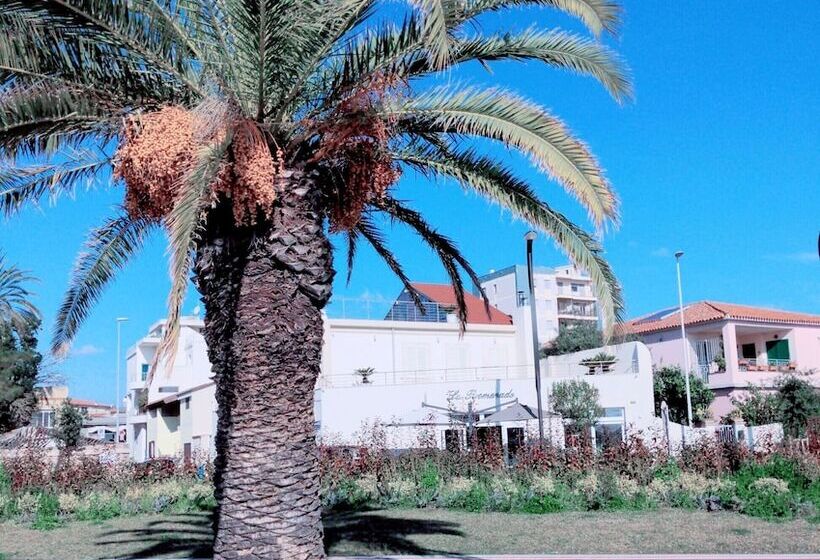 بنسيون La Promenade Rooms & Suites