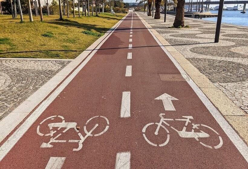 بنسيون La Promenade Rooms & Suites