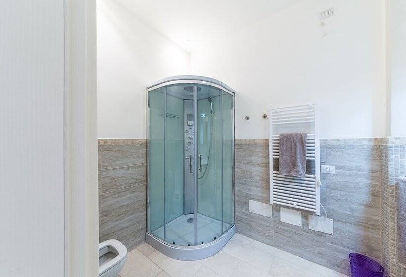 بنسيون La Promenade Rooms & Suites