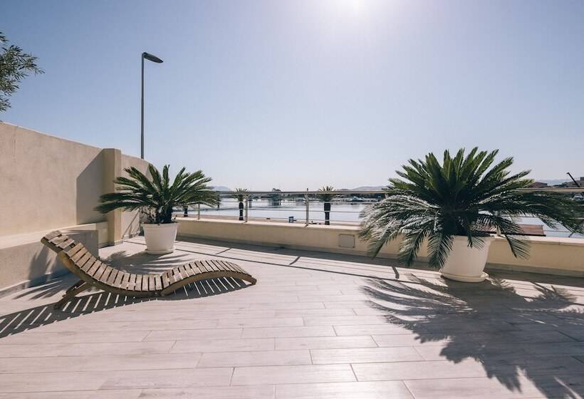 بنسيون La Promenade Rooms & Suites