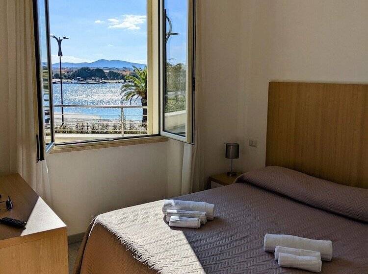 بنسيون La Promenade Rooms & Suites