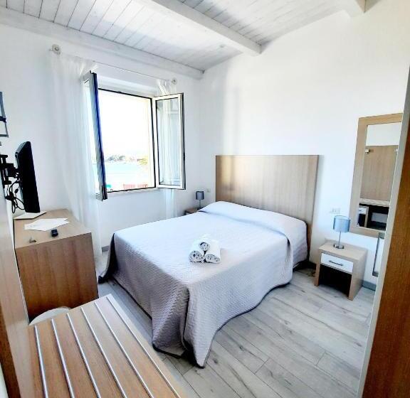 بنسيون La Promenade Rooms & Suites