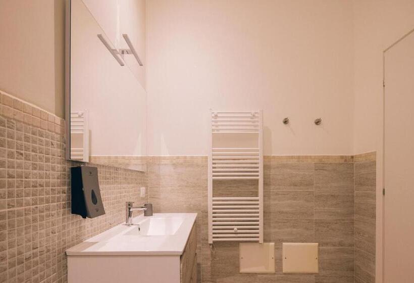 بنسيون La Promenade Rooms & Suites