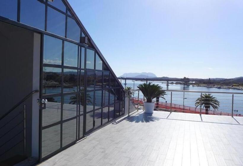 بنسيون La Promenade Rooms & Suites