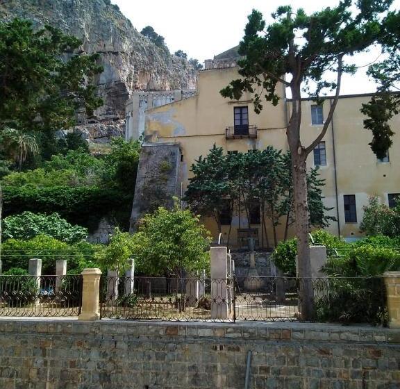 פנסיון Sailor's Accommodation