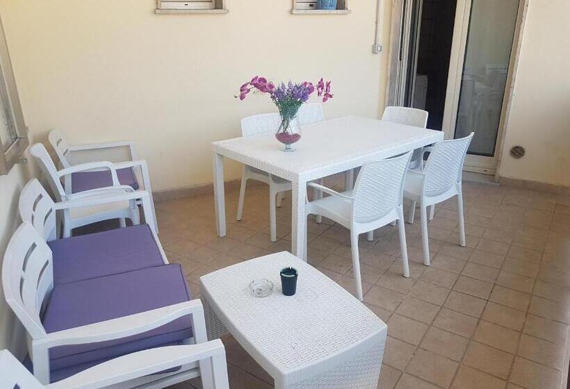 פנסיון Snowake House