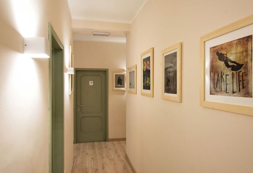 פנסיון Snowake House