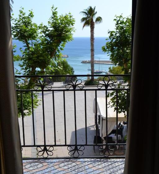 تختخواب و صبحانه Agorà Panoramic Rooms