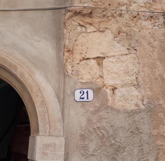 ベッドアンドブレックファースト Alcavour21