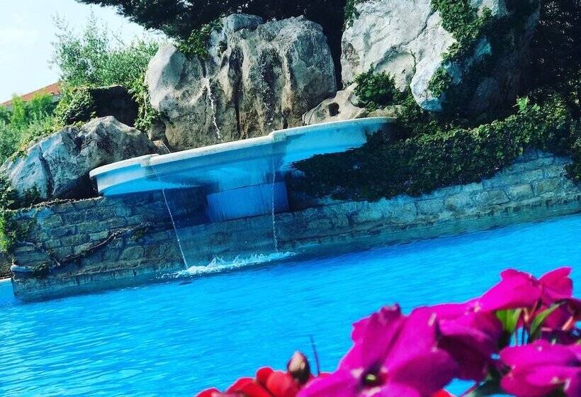 تختخواب و صبحانه Caputaquis