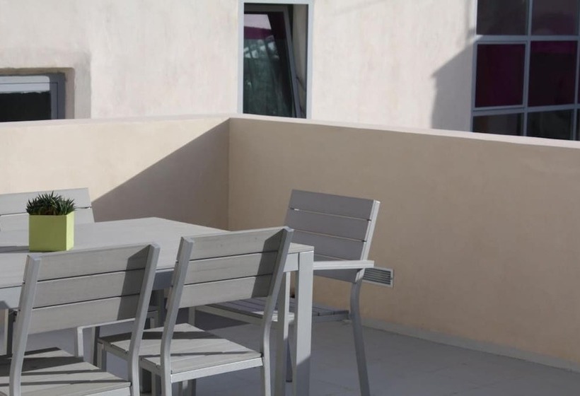 צימר Community Rooms & Wine