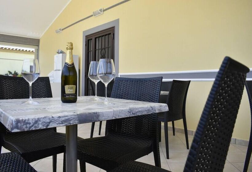 住宿加早餐  Da Nonna Laura Al Circeo