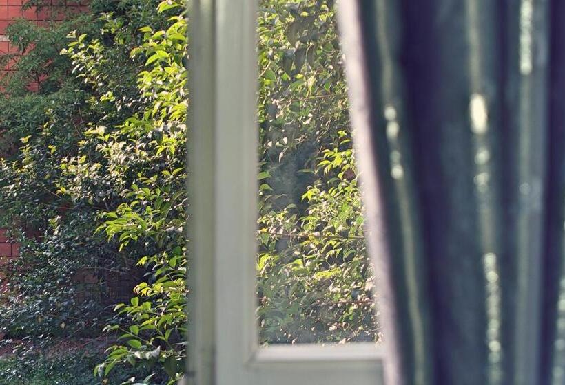 Bed and Breakfast L Antenna