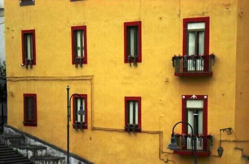 צימר Port Village Vesuvius