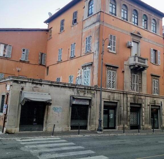 مبيت وإفطار Residence Tucci