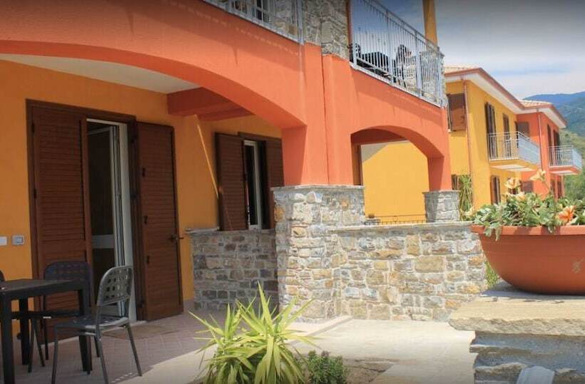 פונדק Cilento Holiday Village