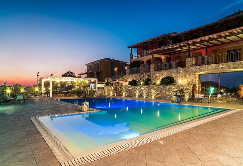 פונדק Cilento Holiday Village