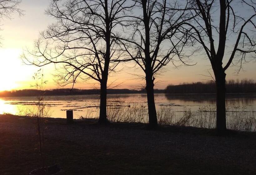 교외 호텔 La Finestra Sul Po  Agriturismo